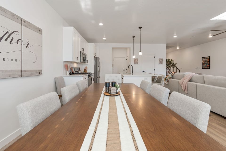 Townhome, 4 Bedrooms | Dining
