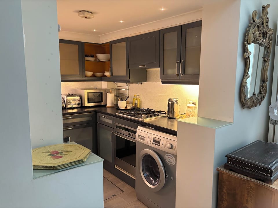 kitchen with washer / dryer