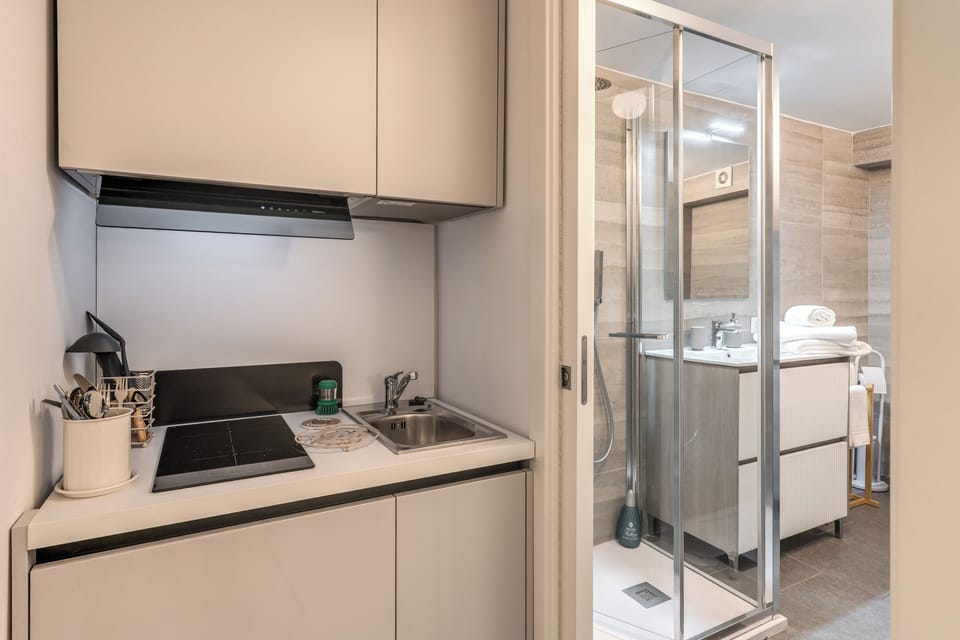 Comfort Double or Twin Room, Courtyard View | Private kitchen