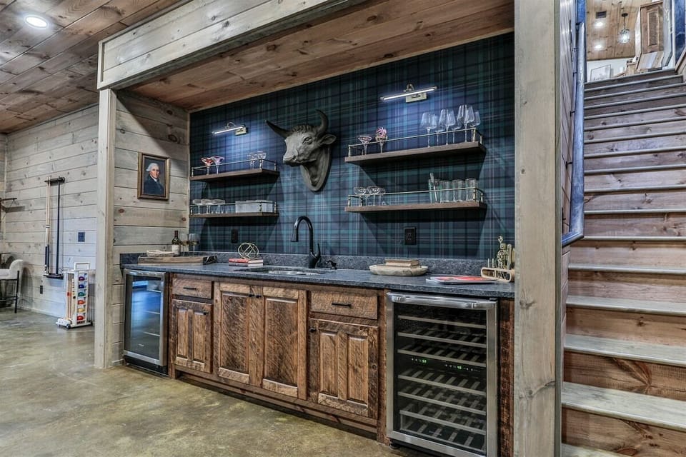 Wet Bar Area