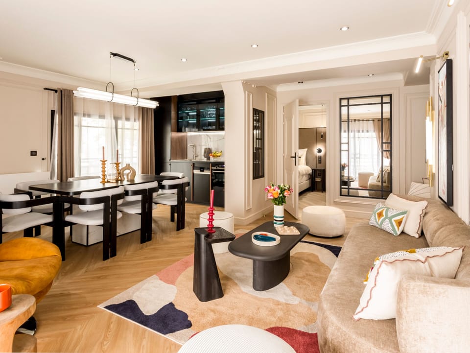 Apartment | Living area | 43-inch plasma TV with cable channels, Netflix, streaming services