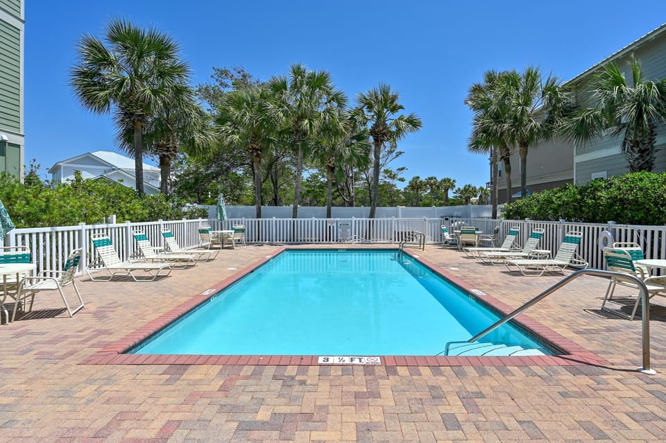 Emerald Waters Village pool
