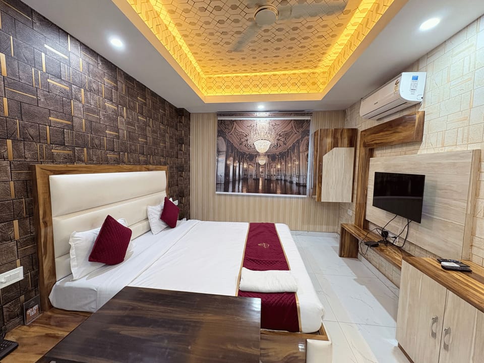 Executive Double Room | Laptop workspace, soundproofing, WiFi (free), bed sheets