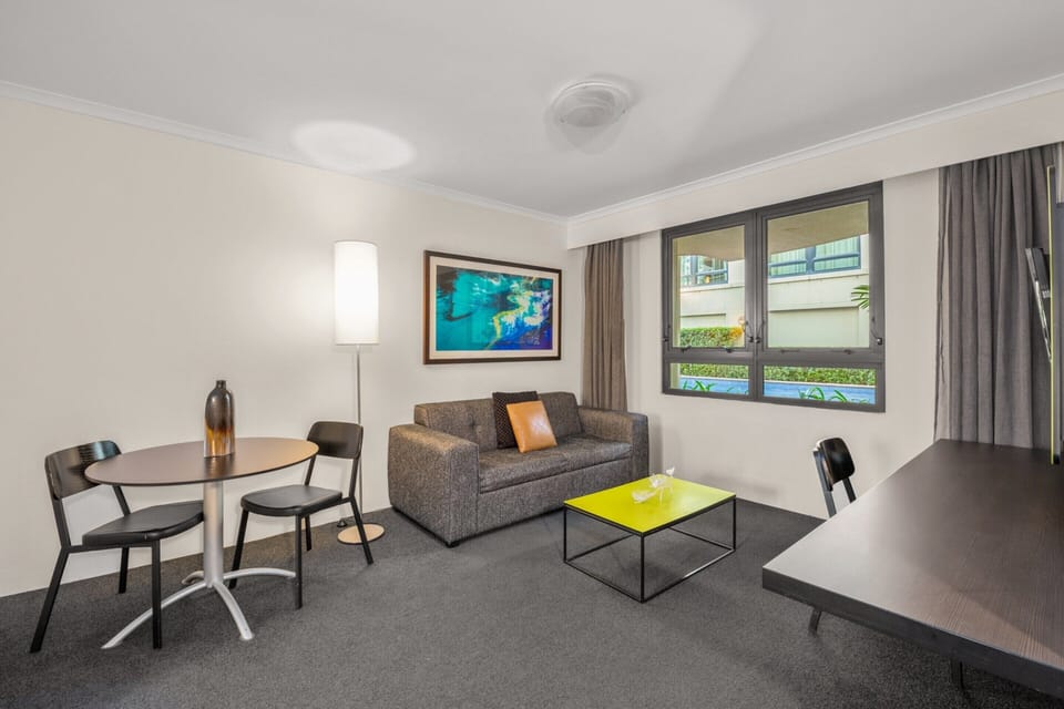 Contemporary 1-bed First Floor Unit With Pool Apartment in Parramatta