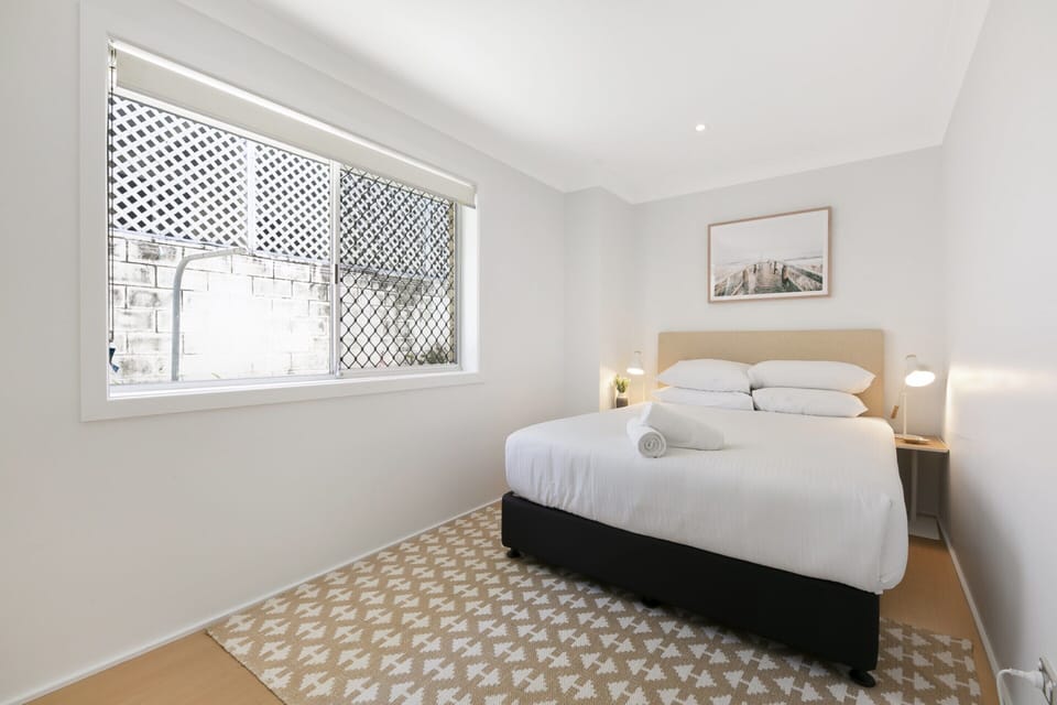 Ground Floor 2-bed Mermaid Beach Pad With Parking Apartment in Mermaid Beach