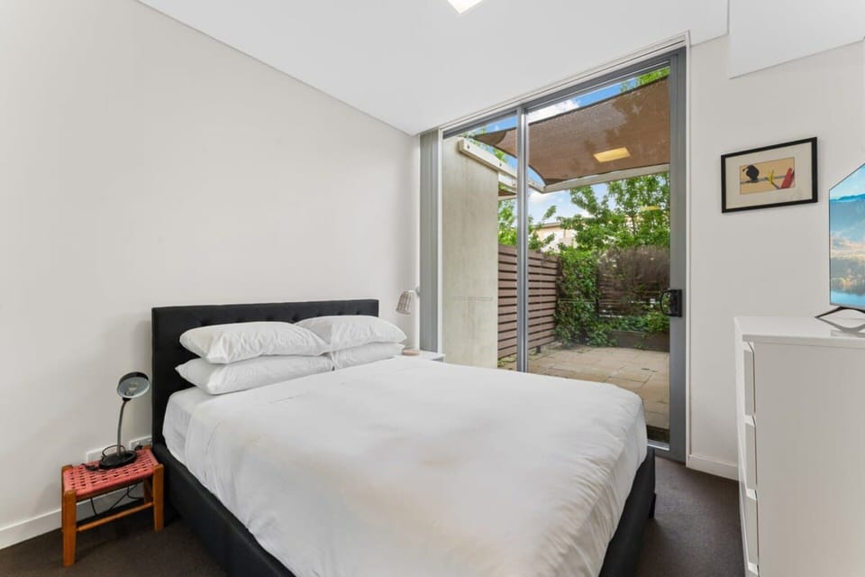 Tranquil 1-bed Apartment With Courtyard, Pool, BBQ Apartment in Canberra