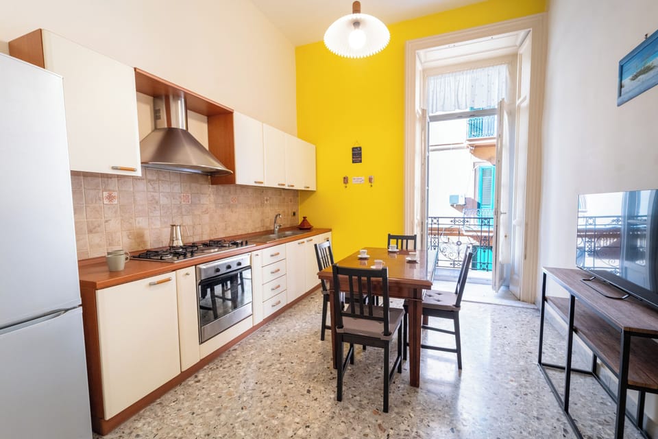 Basic Apartment, Balcony | Private kitchen | Fridge, oven, stovetop, electric kettle
