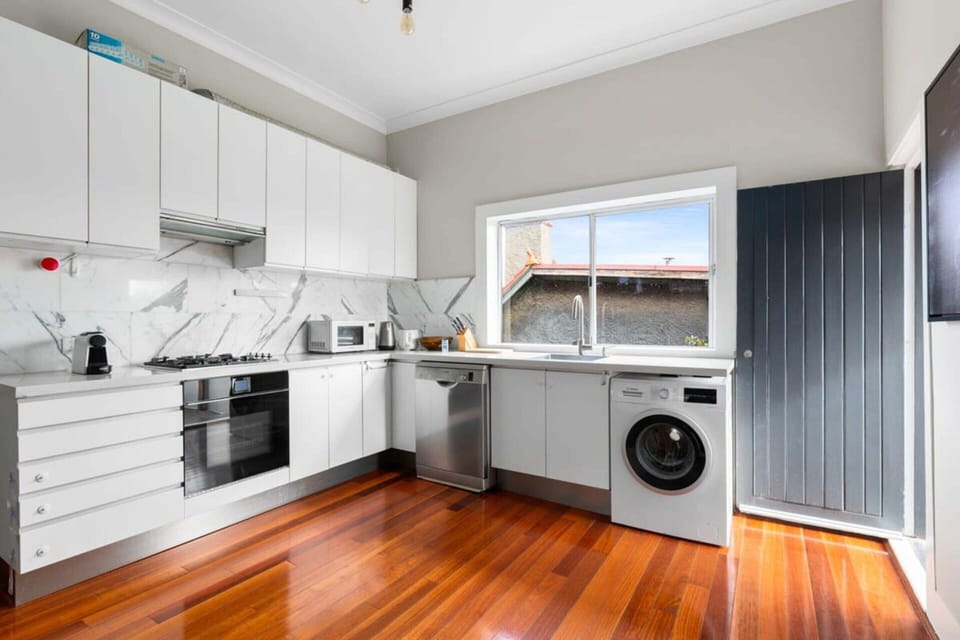 Apartment | Private kitchen | Cookware/dishes/utensils