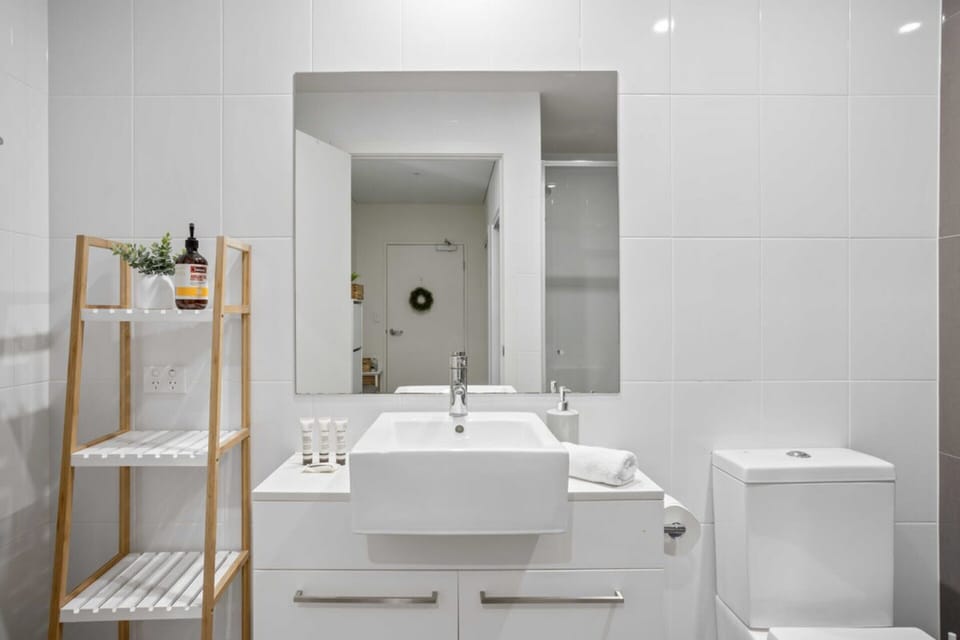 Spaciously Bright 1-bed Apartment Apartment in Toowong