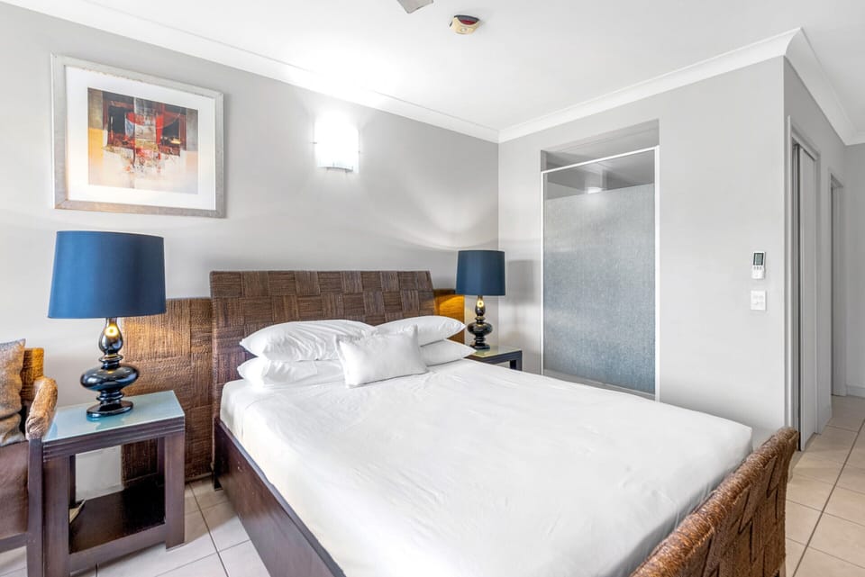 Apartment | 1 bedroom, iron/ironing board, bed sheets