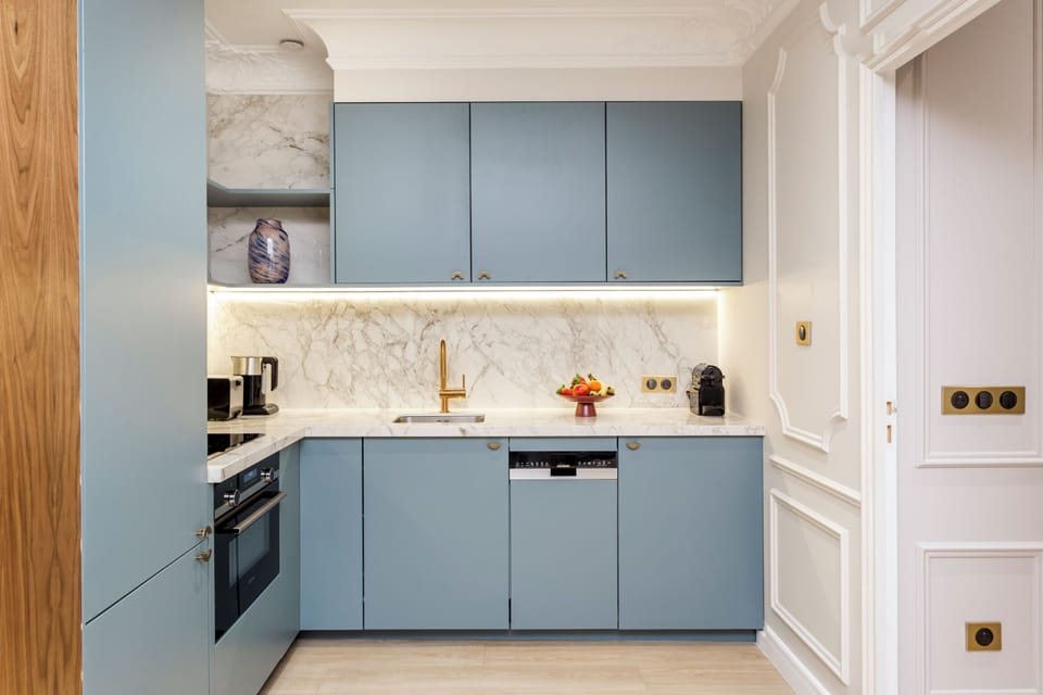 Apartment | Private kitchen | Fridge, microwave, oven, stovetop