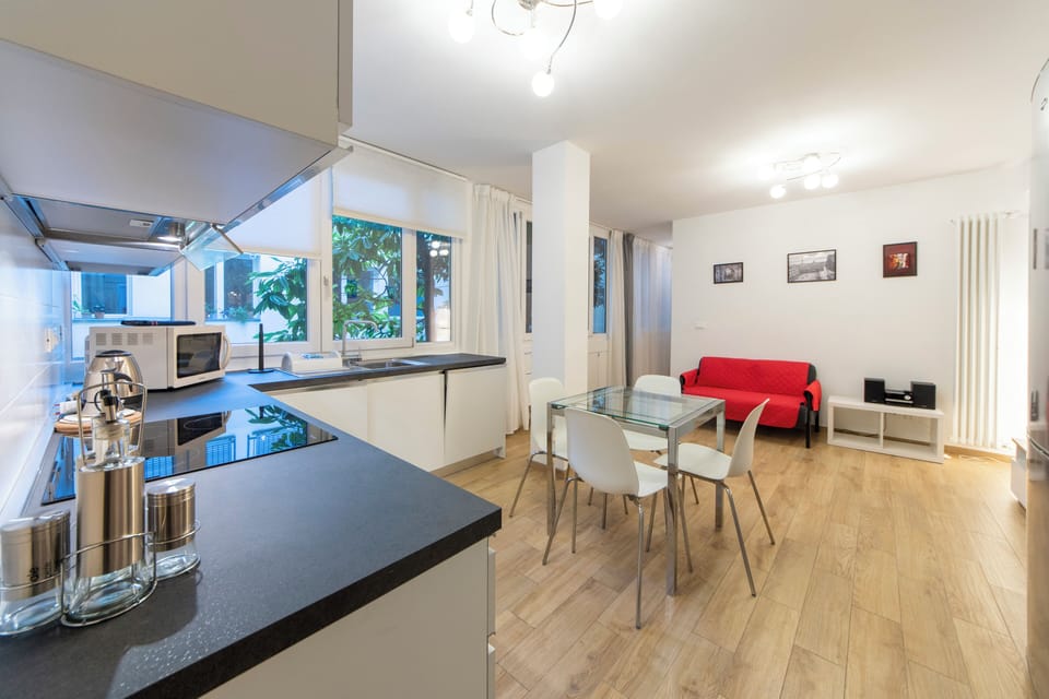 Apartment | Living area | Flat-screen TV