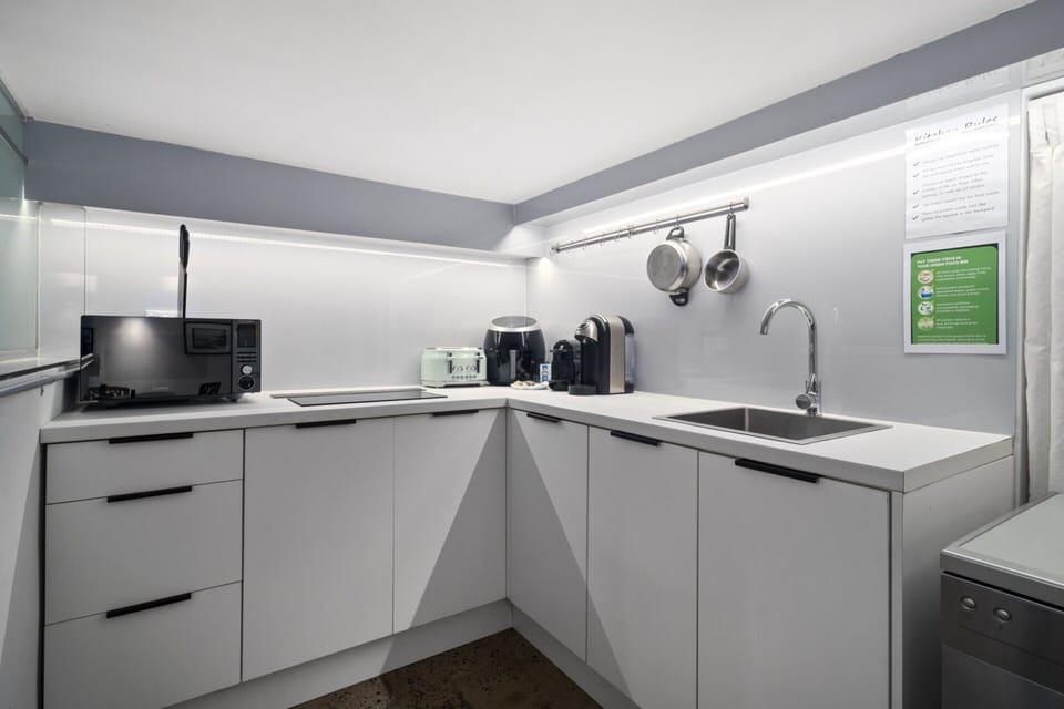 Apartment | Private kitchen | Cookware/dishes/utensils