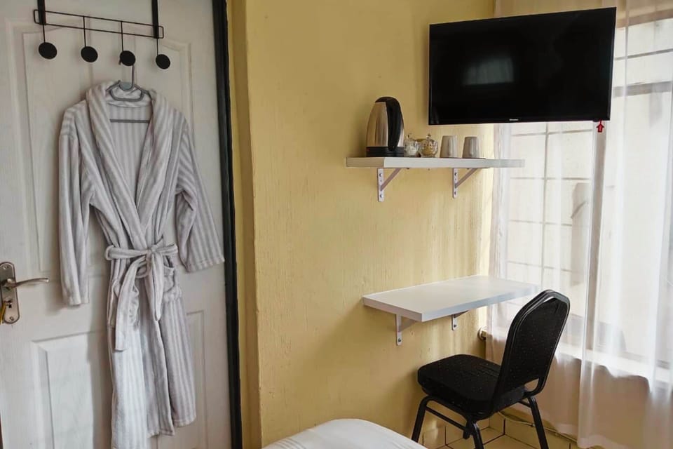 Basic Double Room, Non Smoking, Housekeeping | Individually decorated, individually furnished, iron/ironing board