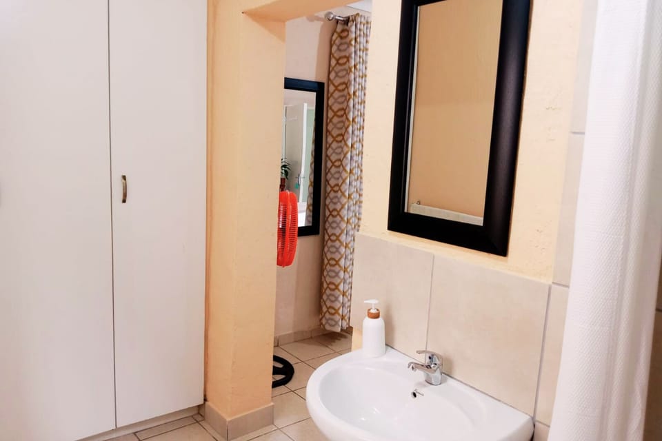 Standard Double Room, 1 Queen Bed, Non Smoking, Housekeeping | Bathroom | Towels, toilet paper