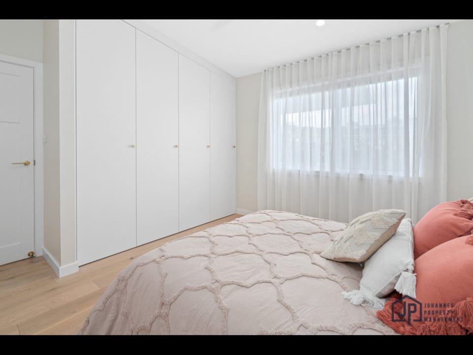 Apartment | 3 bedrooms, laptop workspace, iron/ironing board, bed sheets
