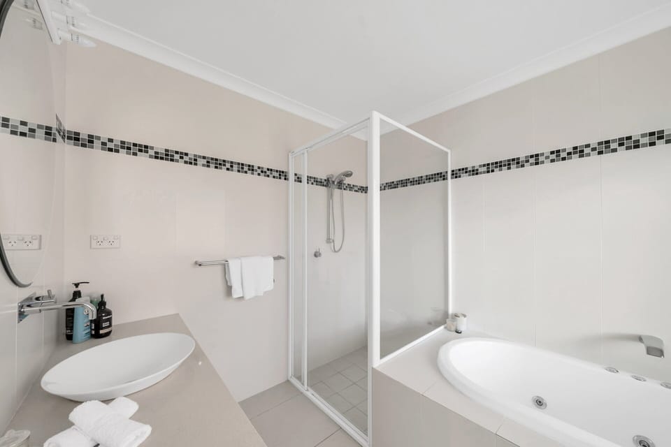 3-bed With Beach Views and Entertainment Area Apartment in Batemans Bay