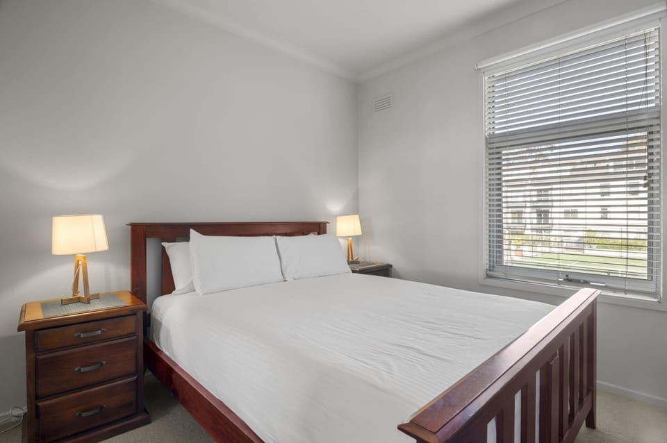 Apartment | 2 bedrooms, iron/ironing board, bed sheets
