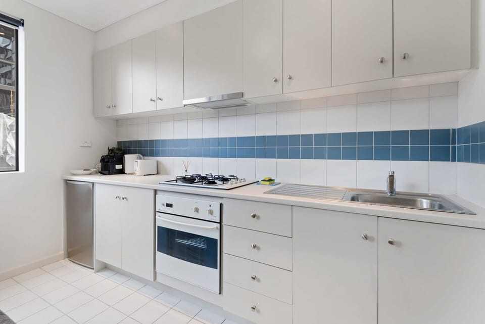 Apartment | Private kitchen | Coffee/tea maker, cookware/dishes/utensils