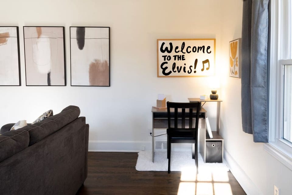 As you walk in the front door you`ll be warmly welcomed with a dedicated work space.