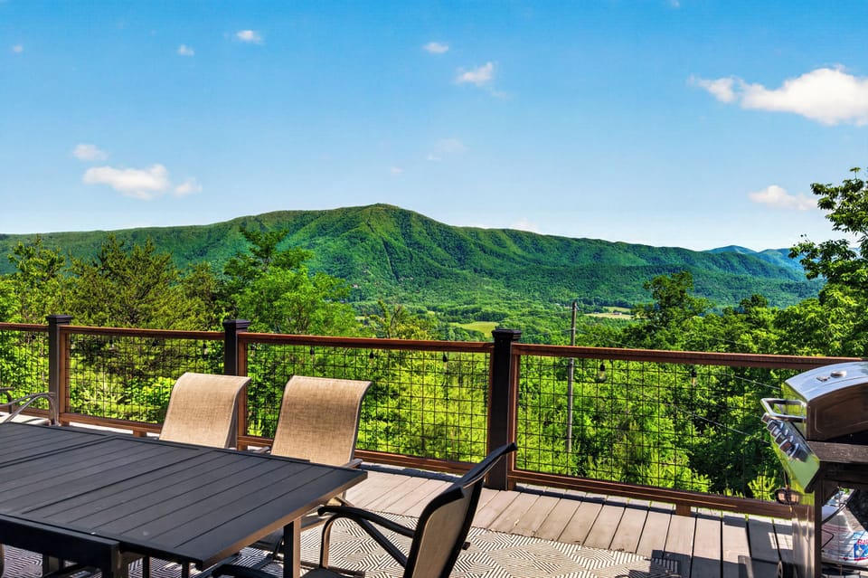 Gorgeous Mountain Views!