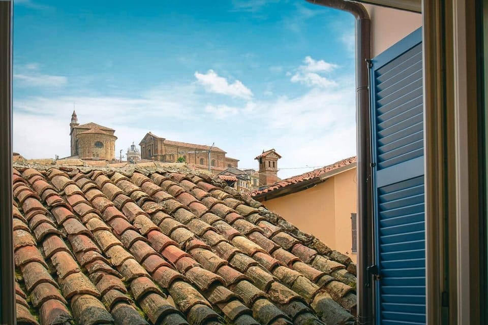 Il magnifico scorcio sul centro storico di La Morra