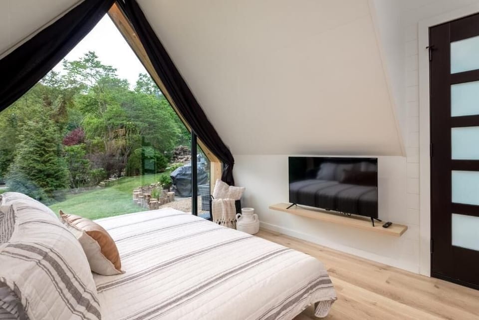 Deluxe Cabin, Garden View | WiFi (free), bed sheets