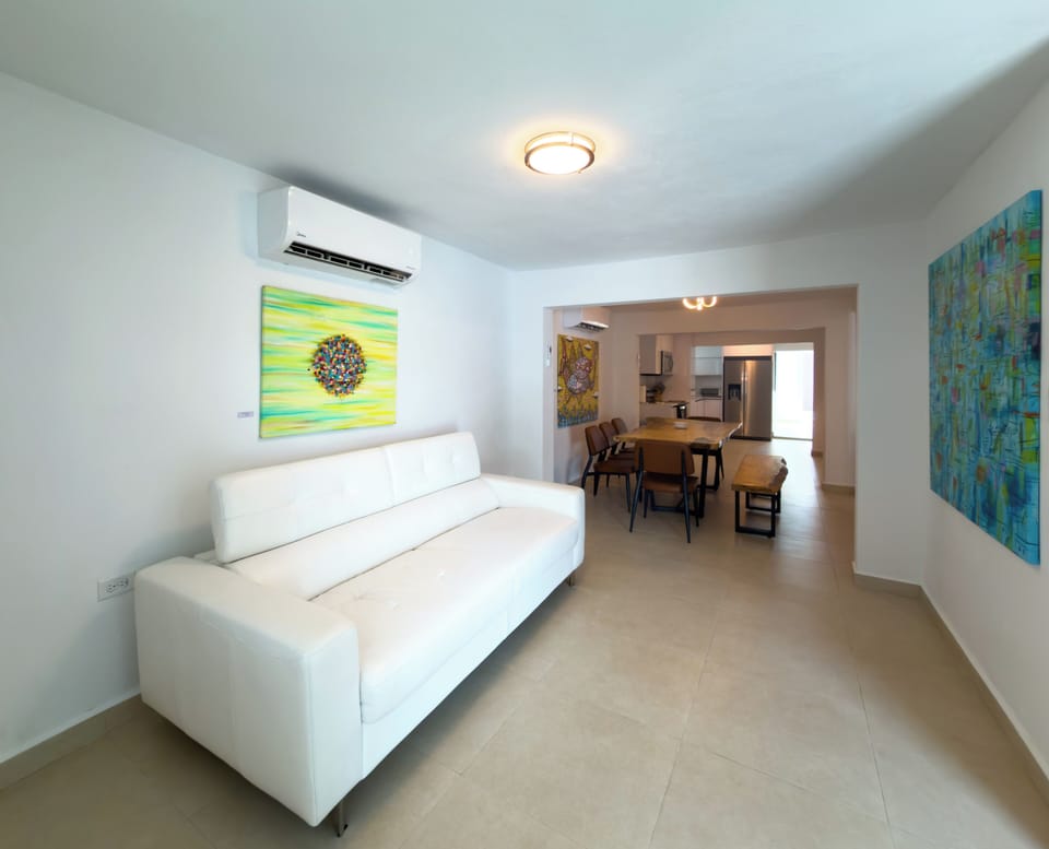 Living room/ dinning room