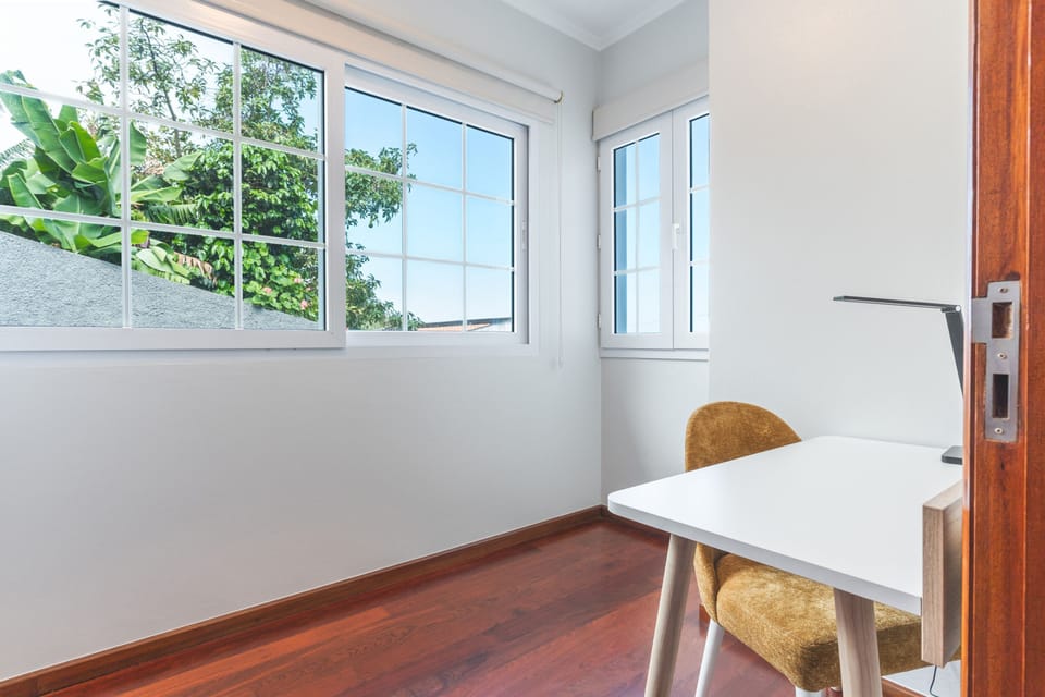 House | 4 bedrooms, desk