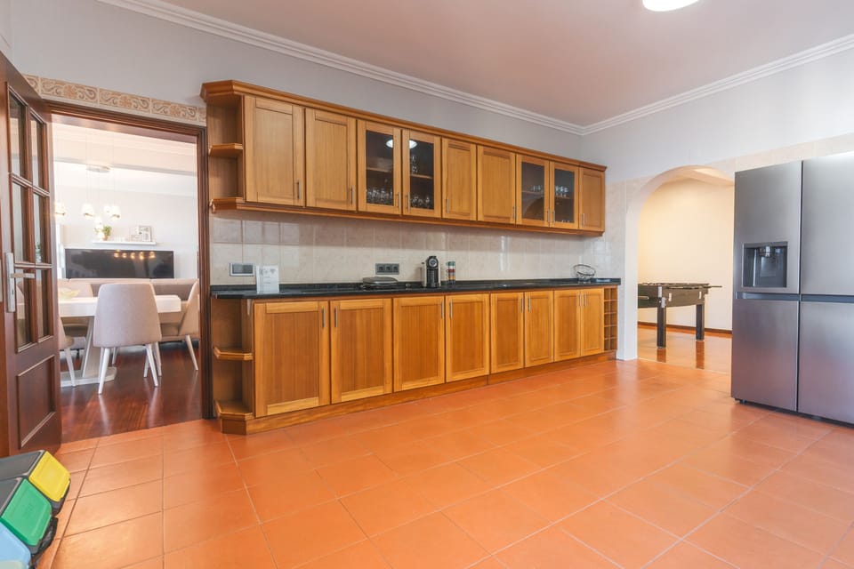 House | 4 bedrooms, desk