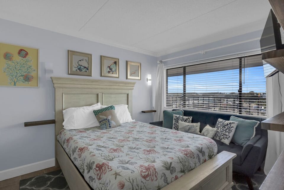 Front Bedrom with Queen Bed, Smart TV