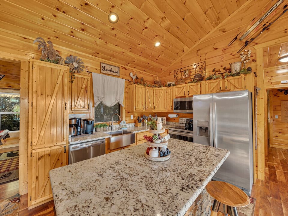 Rustic Kitchen | Granite Island | Stainless Appliances | Farmhouse Charm