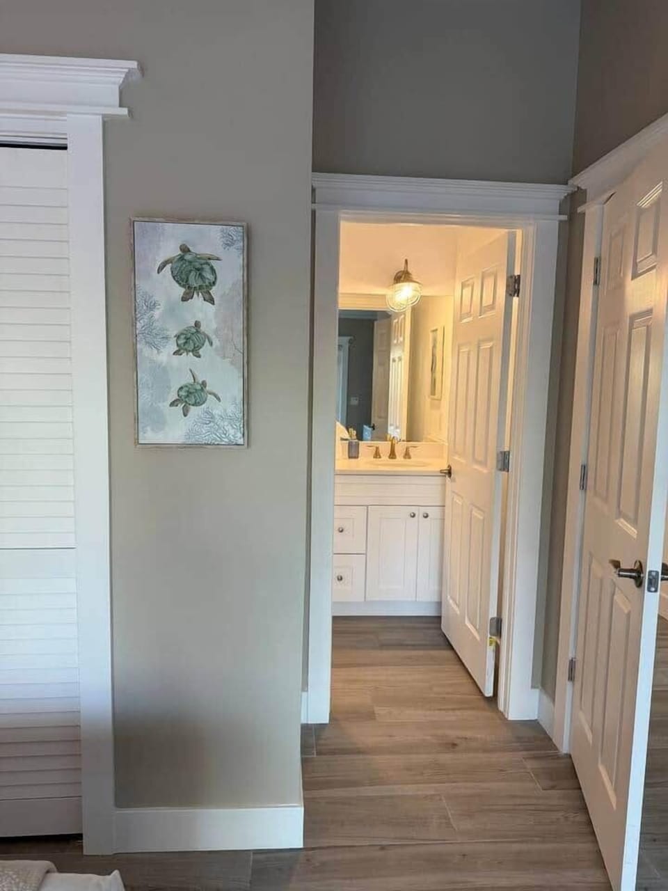 Second bedroom with its own bathroom—quiet coastal retreat for guests to unwind.