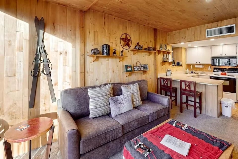 Condo, 1 Queen Bed, Mountain View (Summit House East 1 Bed Loft 2 Bath S) | Living area
