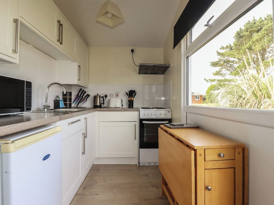 Cottage | Private kitchen | Cookware/dishes/utensils