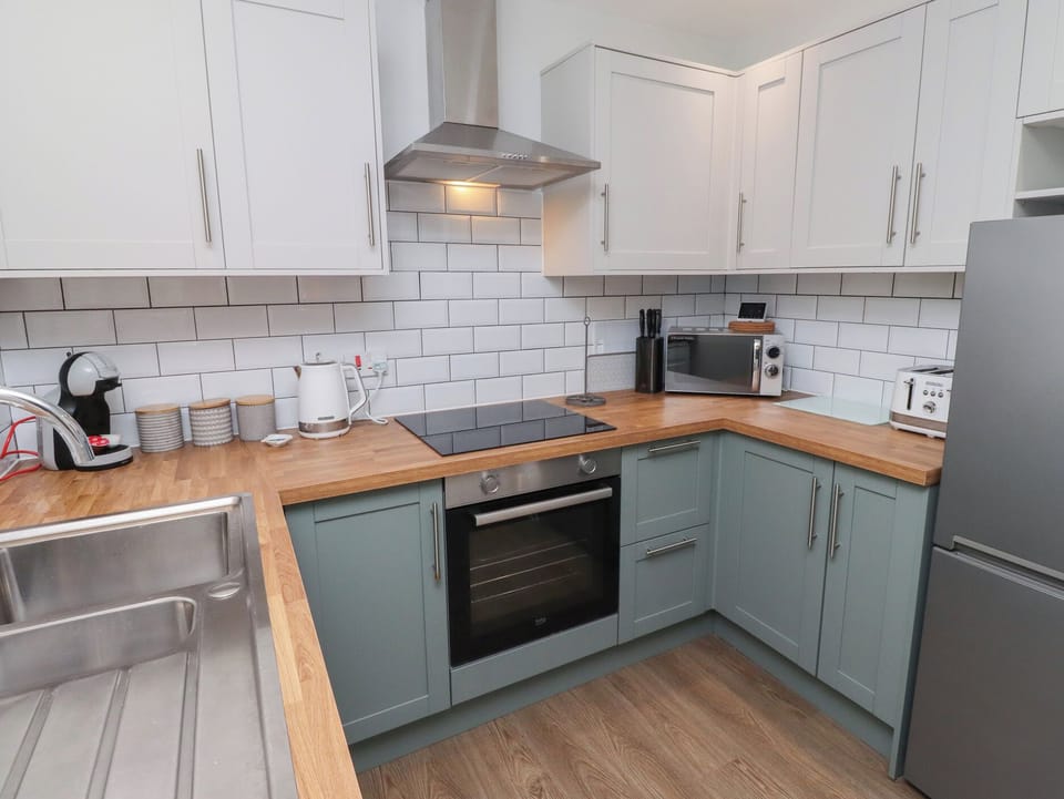 Dishwasher, cookware/dishes/utensils