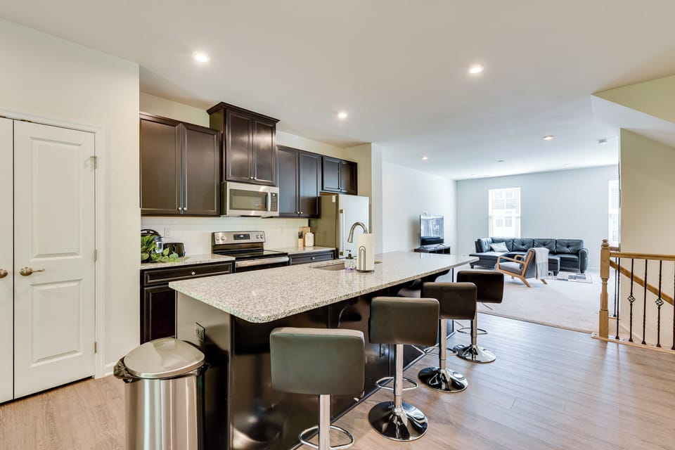Kitchen | Trash Bags/Paper Towels | Main Floor