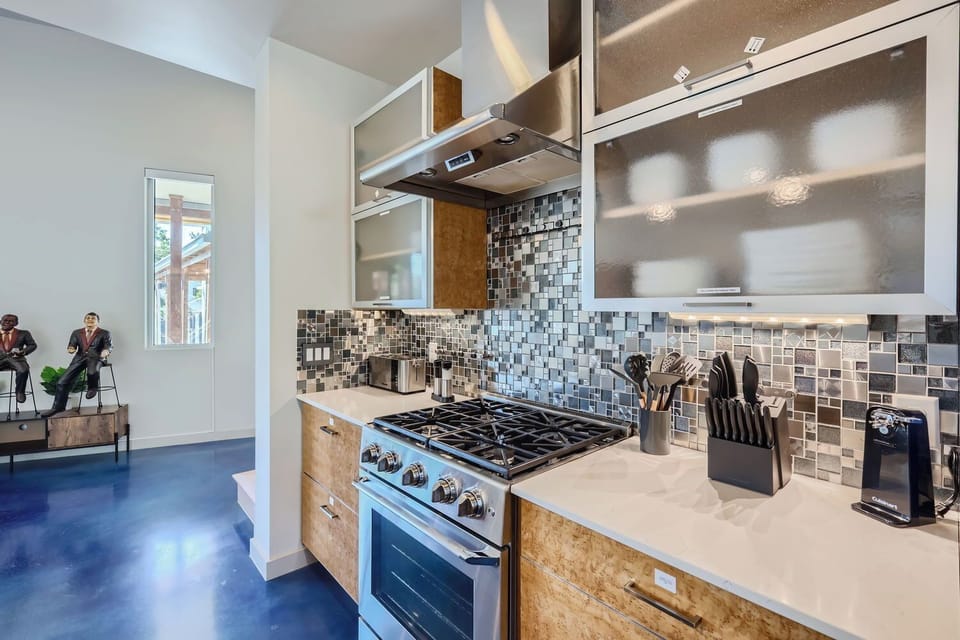 Main House Full Kitchen 