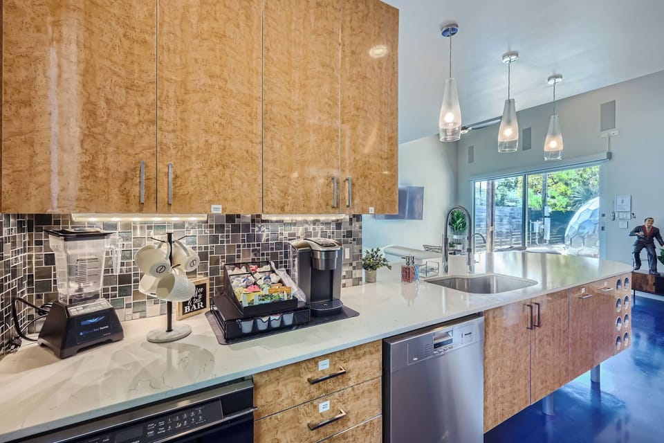 Main House Full Kitchen with Keurig Coffee Station