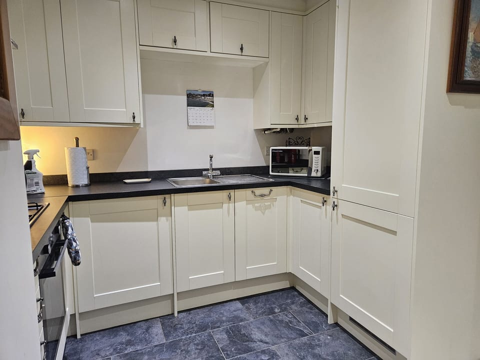 Dishwasher, cookware/dishes/utensils