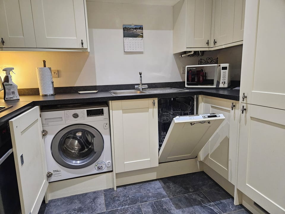 Dishwasher, cookware/dishes/utensils