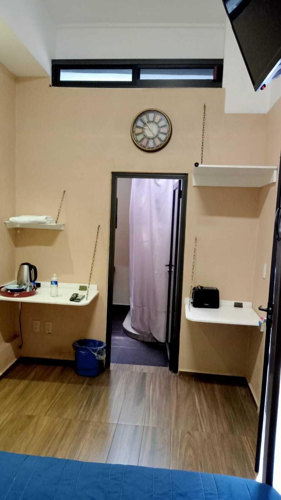 Basic Room | Laptop workspace, blackout drapes, free WiFi, bed sheets