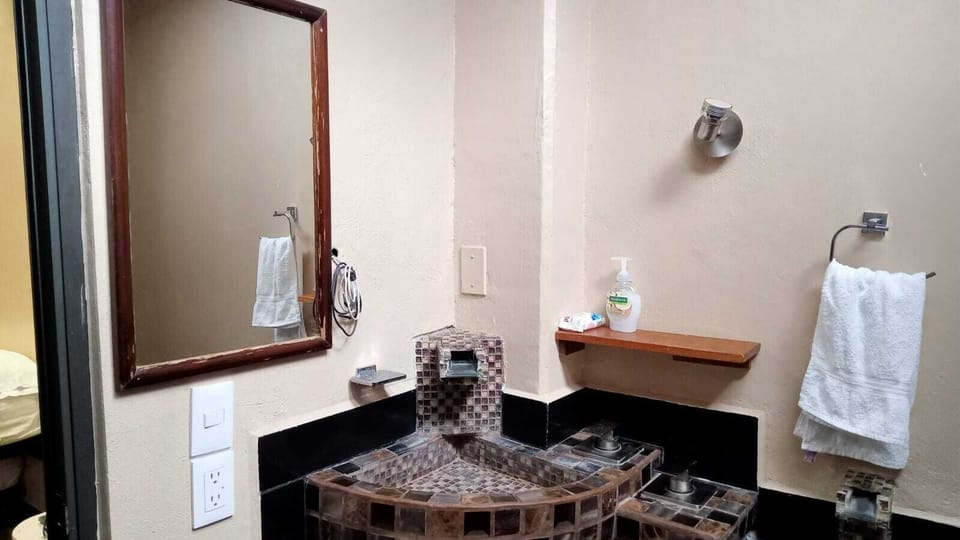 Basic Room | Bathroom | Shower, hair dryer, towels, soap