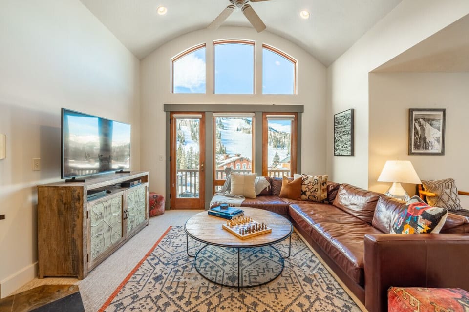 Gorgeous mountain views from your ski in ski out Solitude home!