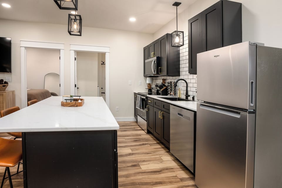 Dishwasher, full size stove and refridgerator in the suite
