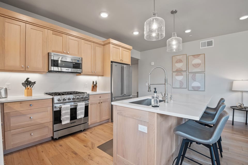 Condo, Balcony, Mountain View | Private kitchen | Coffee/tea maker, electric kettle