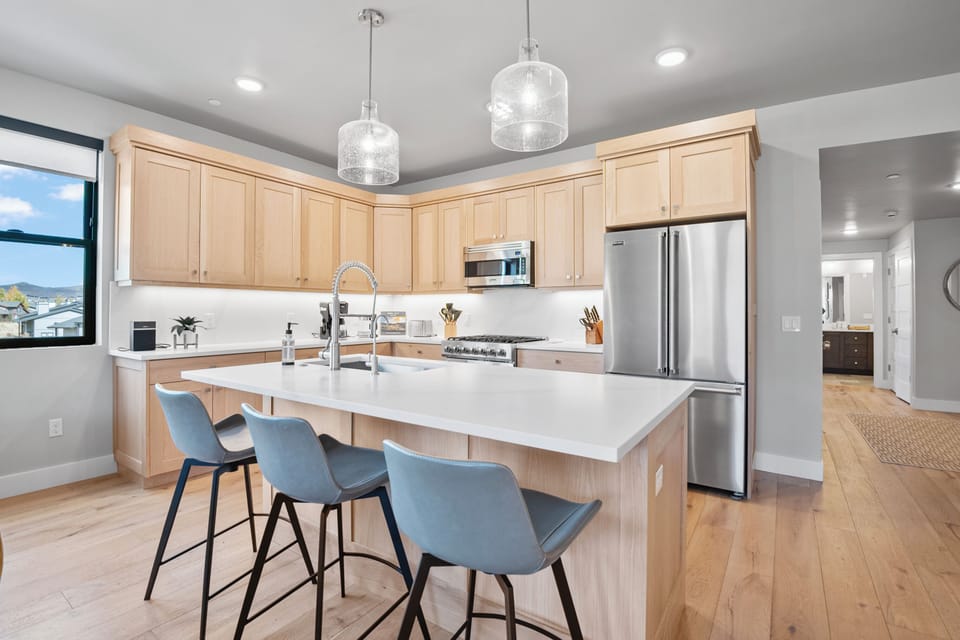 Condo, Balcony, Mountain View | Private kitchen | Coffee/tea maker, electric kettle