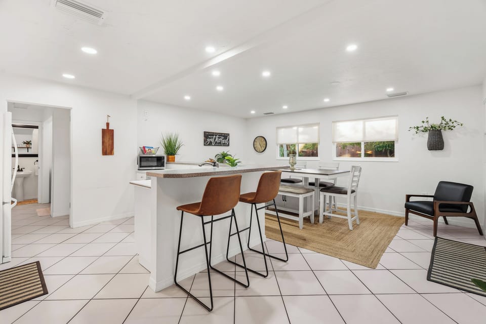 The kitchen and dining area are right next to each other so everyone can enjoy being together at dinner time!