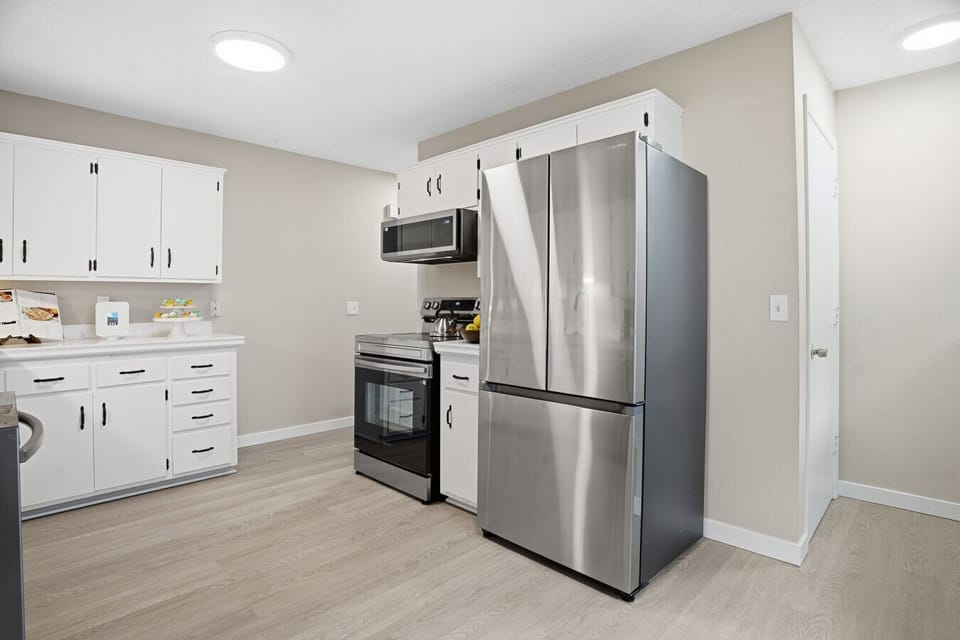 Kitchen | Bright White Cabinets with Stainless Steel Appliances and Modern Finishes