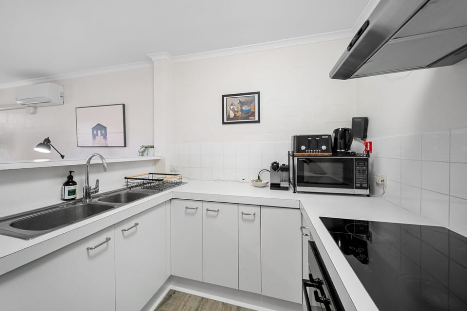 Apartment | Private kitchen | Cookware/dishes/utensils